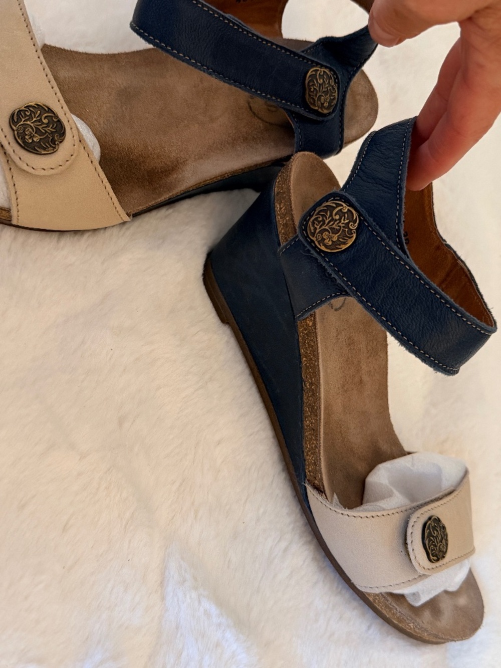 Ultra-Comfort Taos Carousel Navy & Cream Leather Medallion Wedge Sandals 38